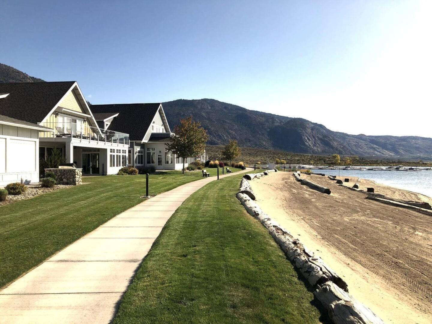 4 Bedroom House Walking Distance To Pools Osoyoos Exteriör bild