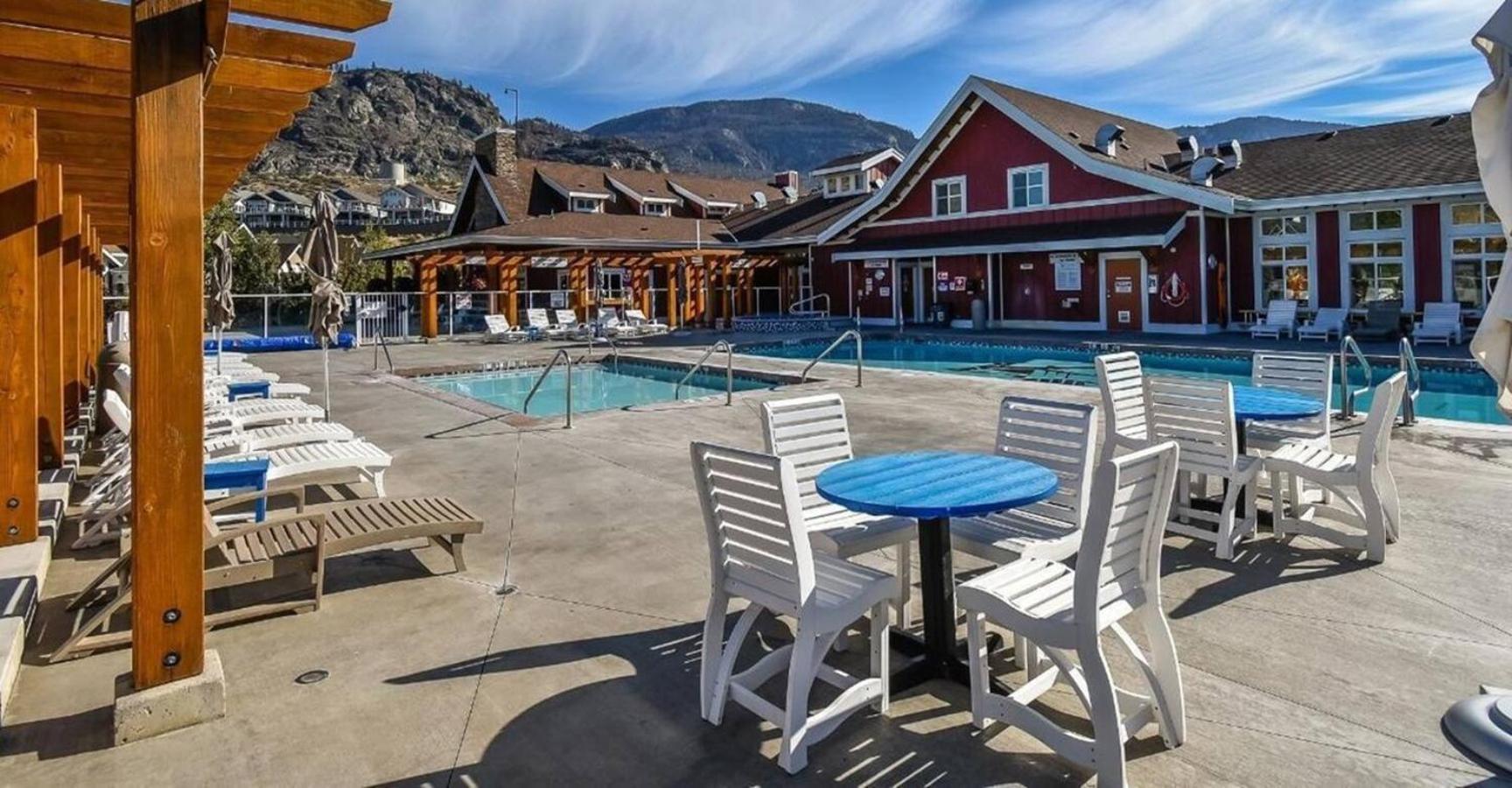 4 Bedroom House Walking Distance To Pools Osoyoos Exteriör bild