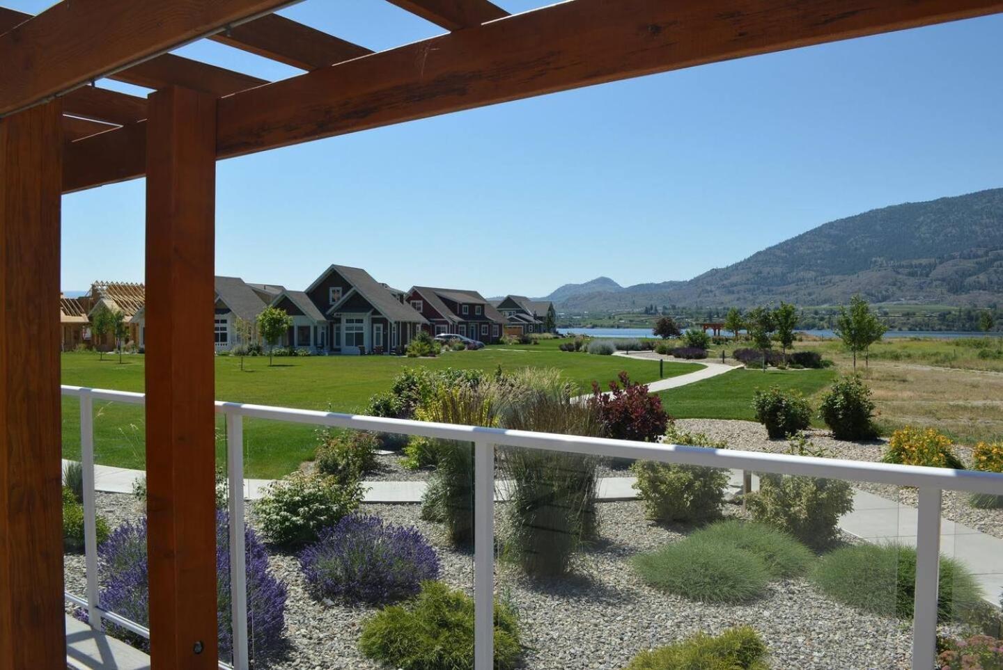 4 Bedroom House Walking Distance To Pools Osoyoos Exteriör bild